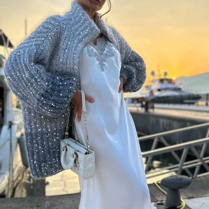 Sweater strikket med ensfarvede glimmer 